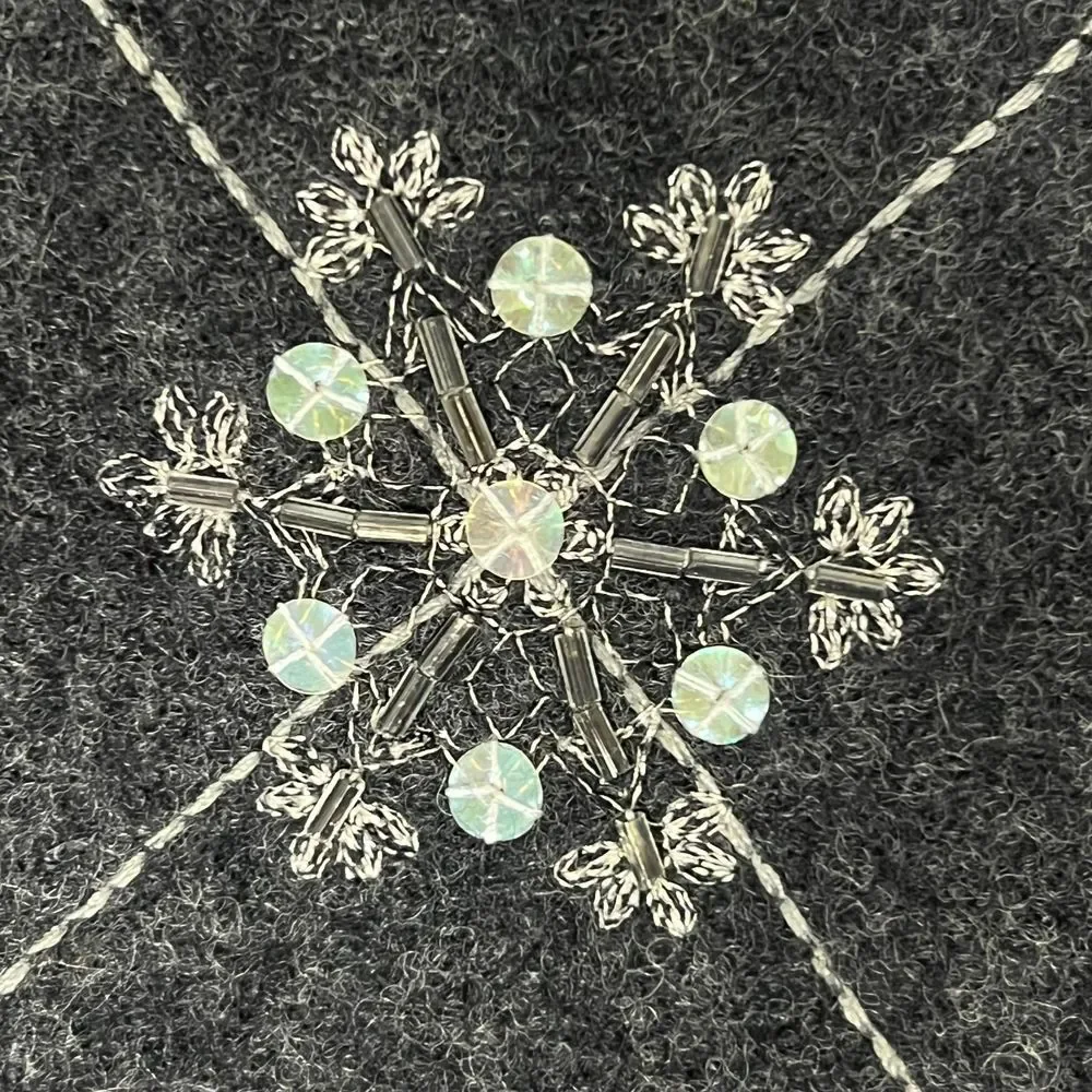 Petite Sophisticate Sweater‎ Cardigan Zip Wool Snowflake Embroidered Sequins M